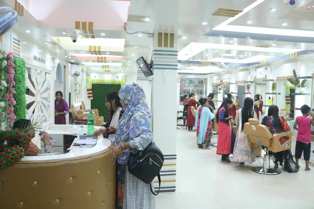 Shopno Beauty Parlor Dinajpur