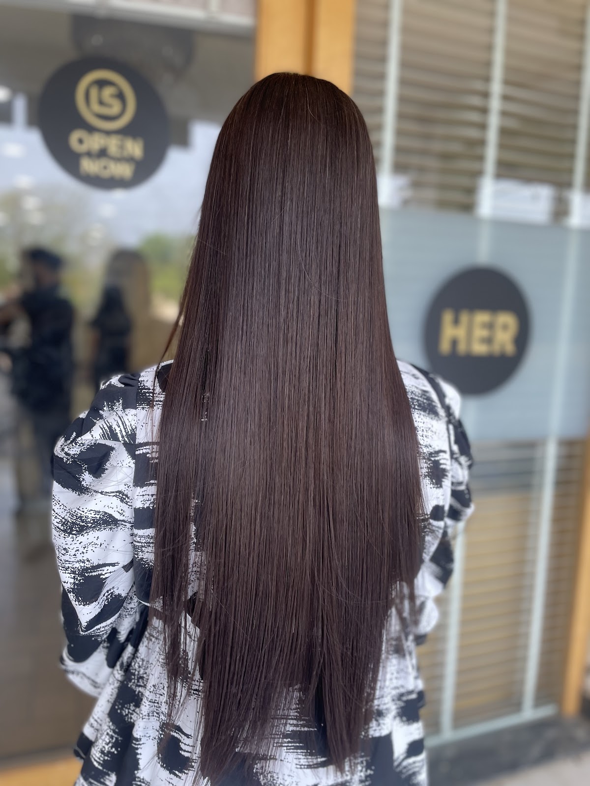 Look & Style Hair/Beauty/Makeup/Nails Unisex Professional Salon