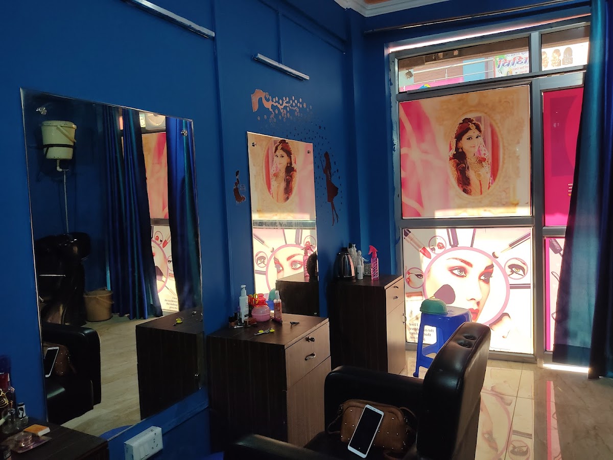 The Mirror Beauty Salon