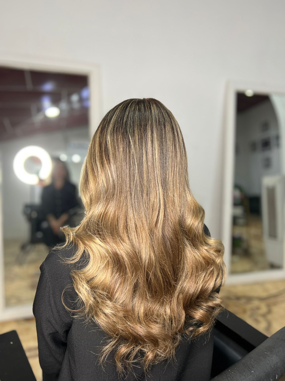 Henry Picado Salon