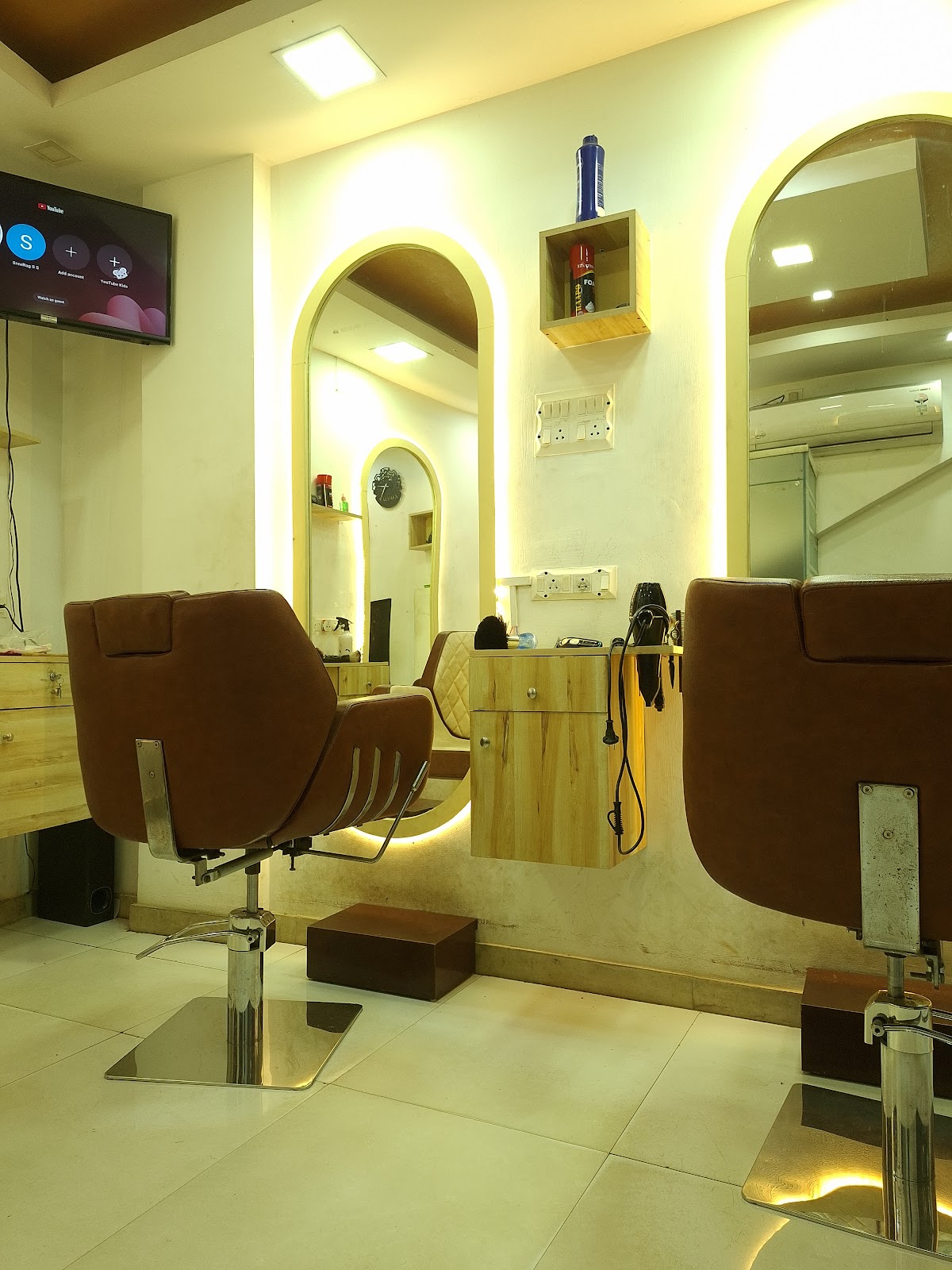 Cre 8 Saloon