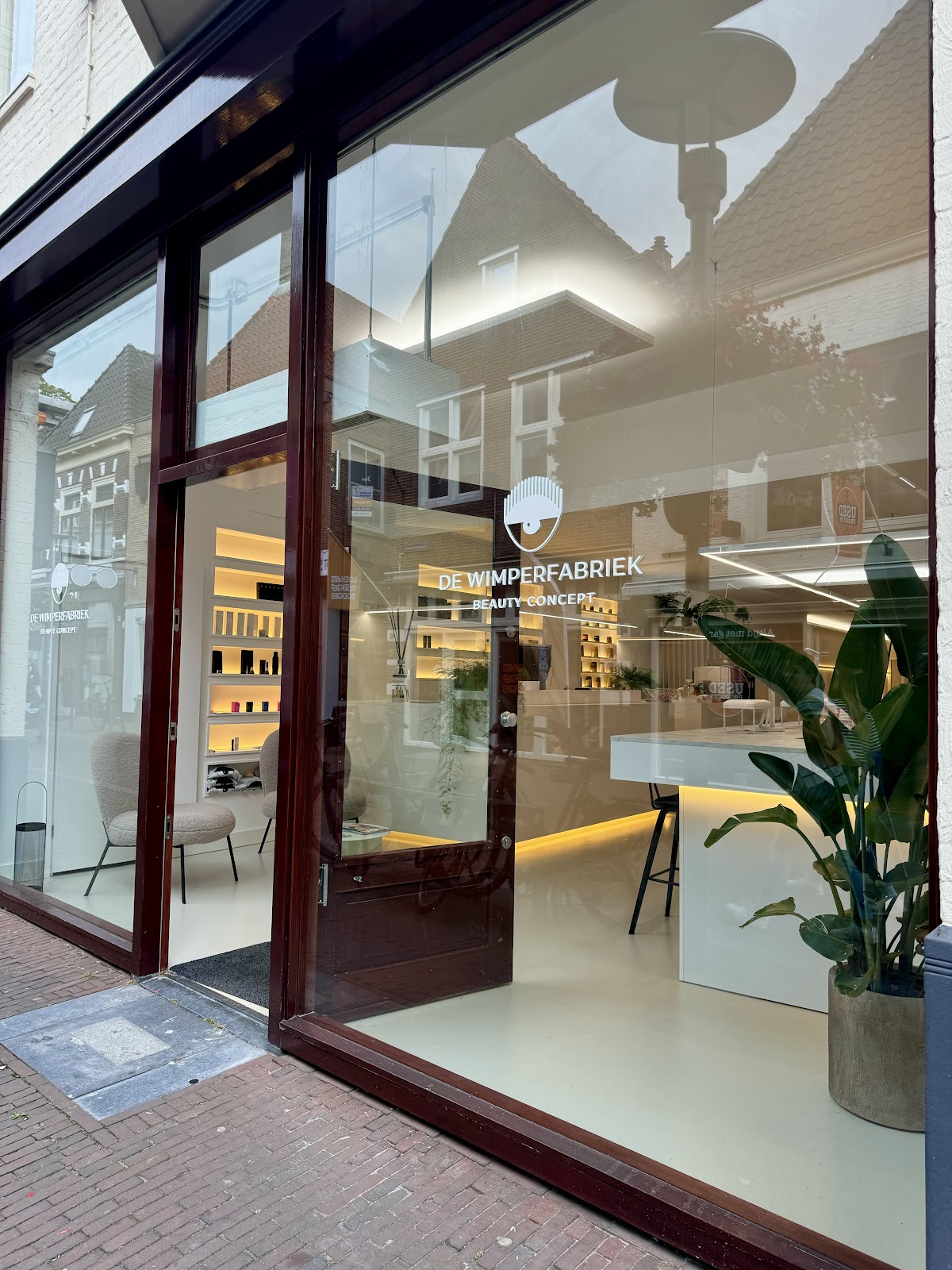 DE WIMPERFABRIEK