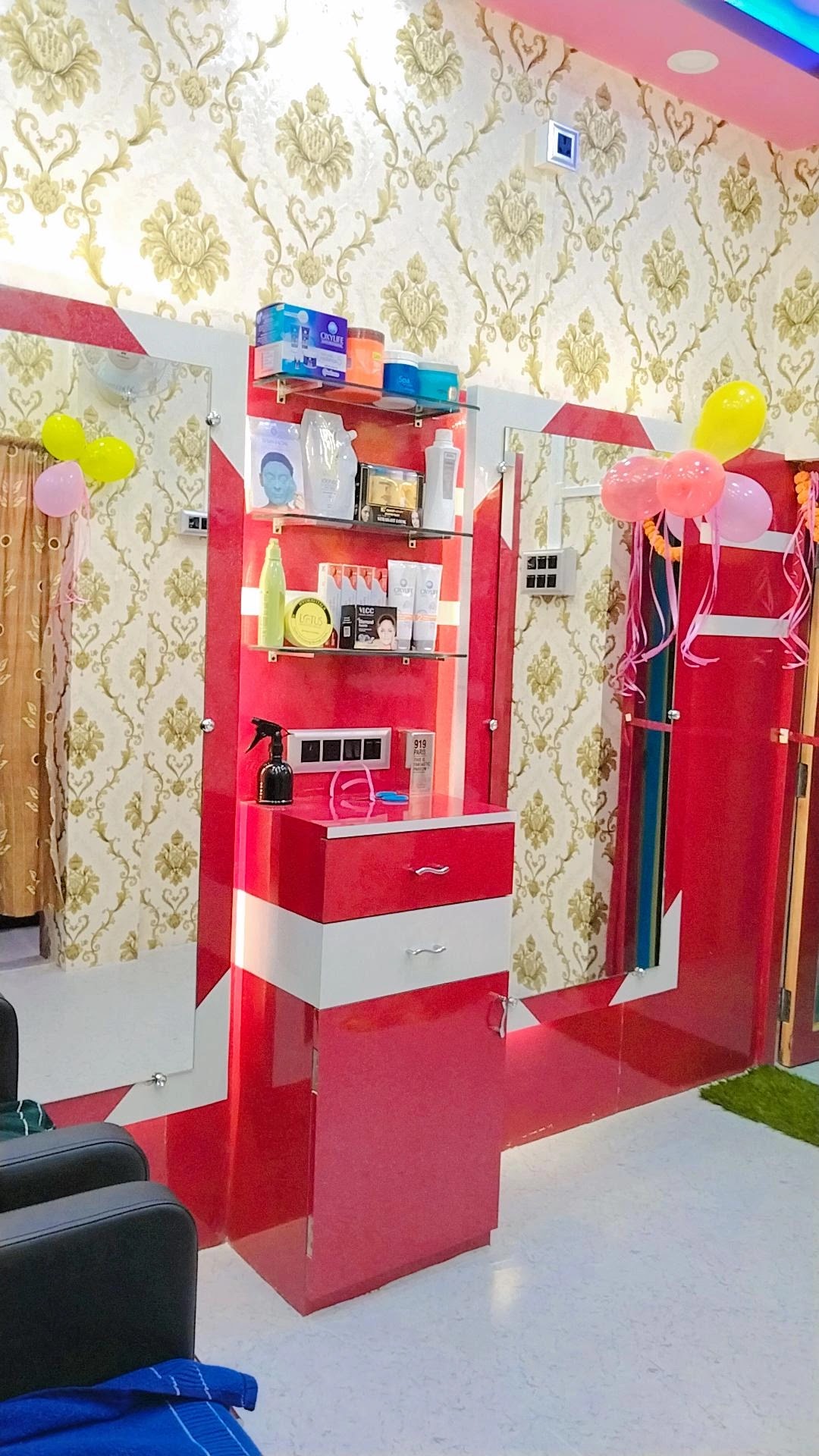 RIYA'S BEAUTY SALON