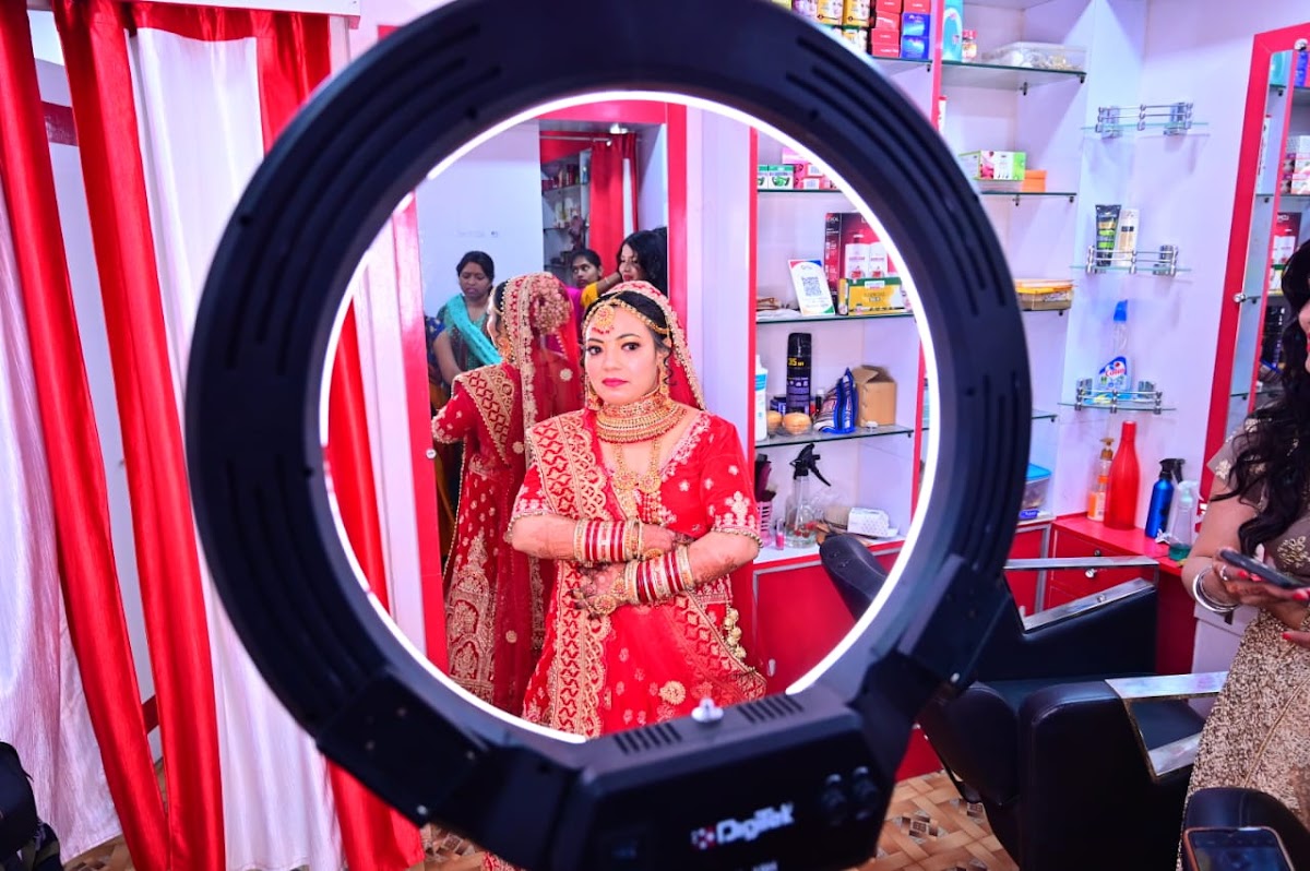 Aakarshan Ladies Beauty Parlour