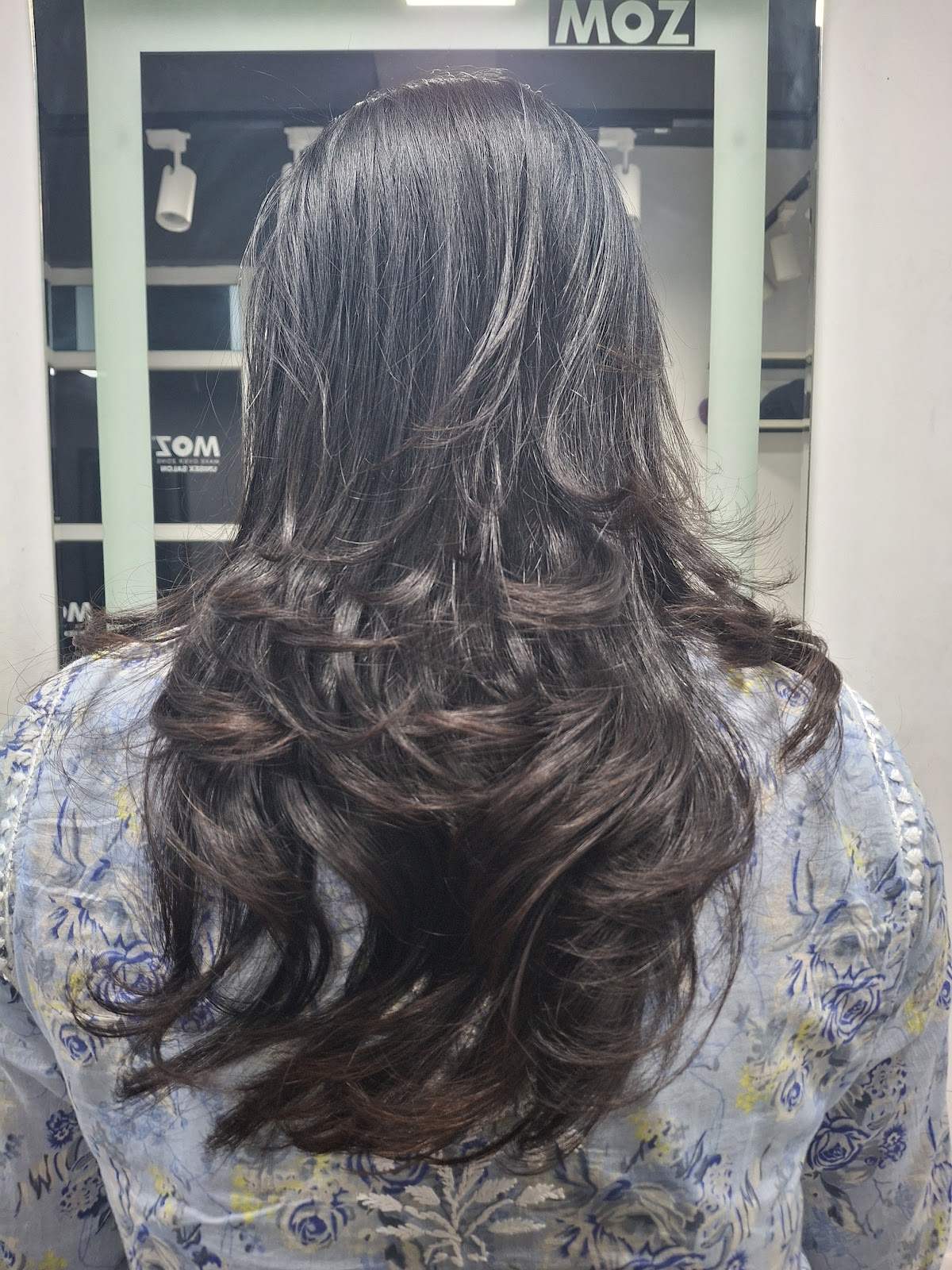 CRINIS Unisex Salon