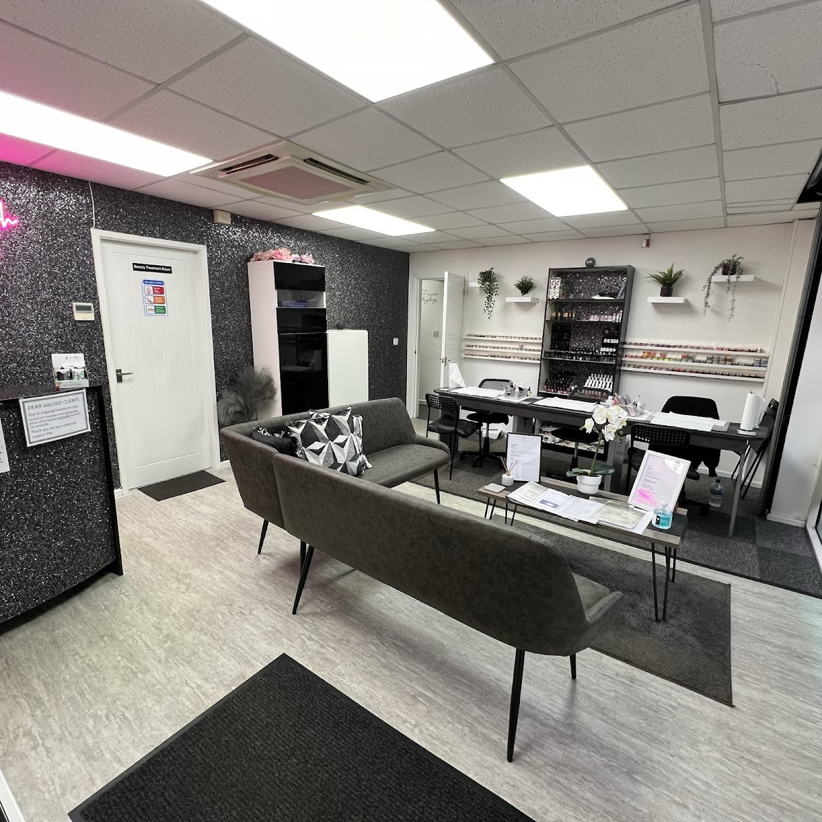 Nikki-leigh Studio