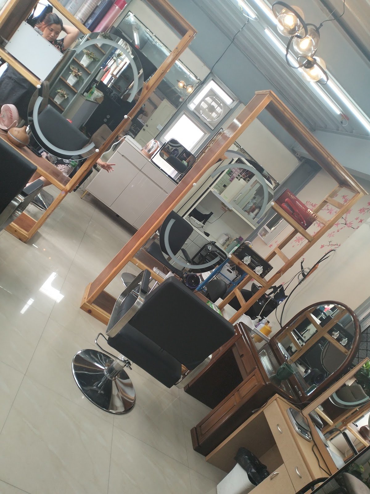 COLOUR BOXE SALON