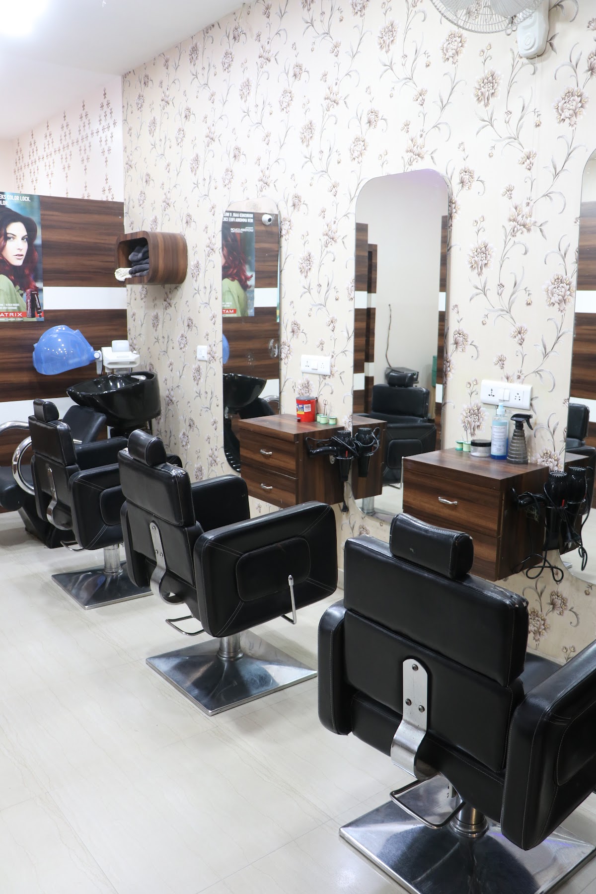 Alka's Beauty Studio And Academy