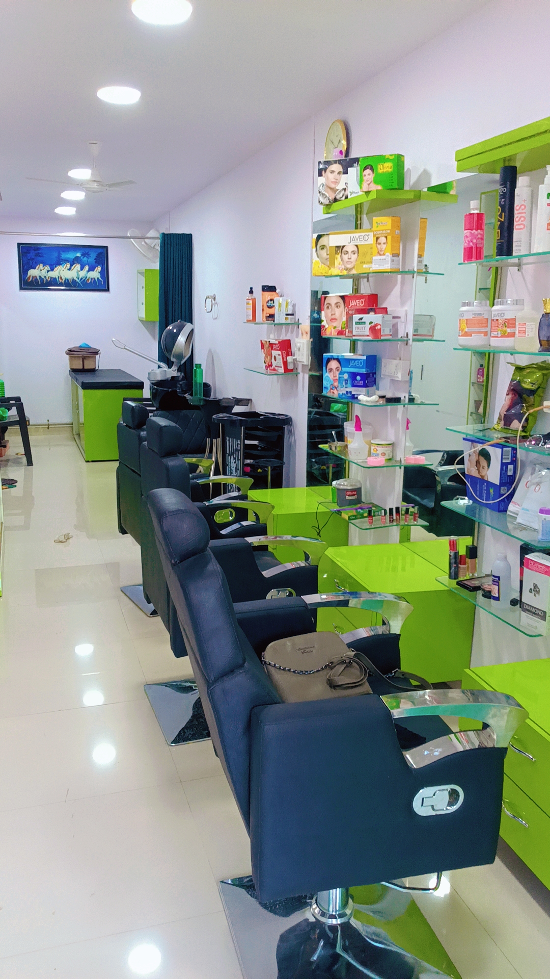 HUMAA Beauty Parlour