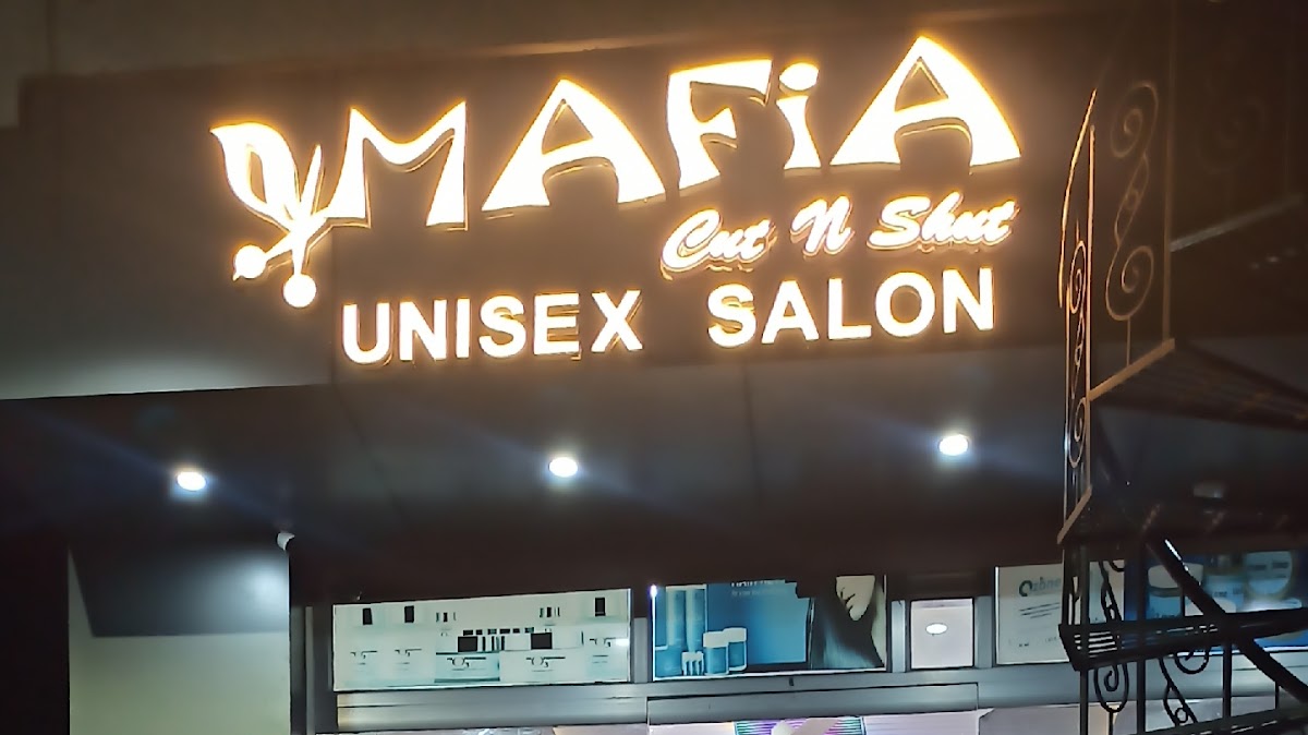 Mafia Cut N Shut Unisex Salon