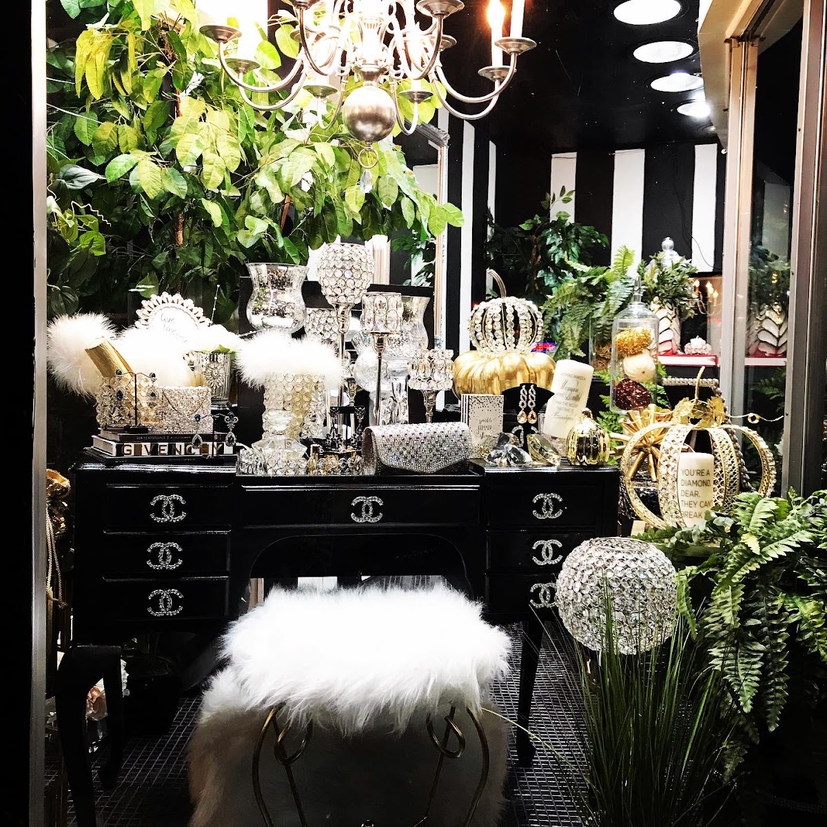 Bombshell Bling & Beauty Boutique