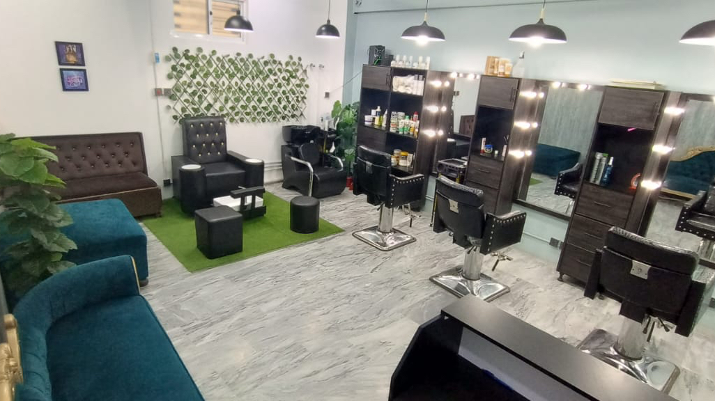 Highlights Salon by Farah Shaukat
