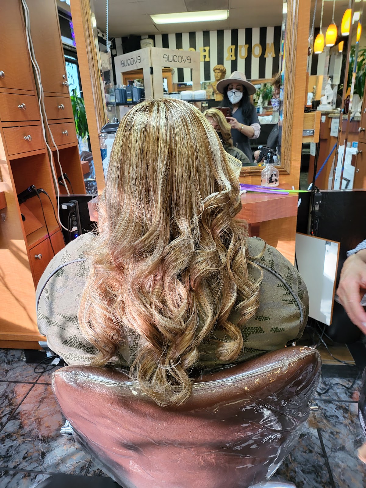 Glamour House #2 Beauty Salon