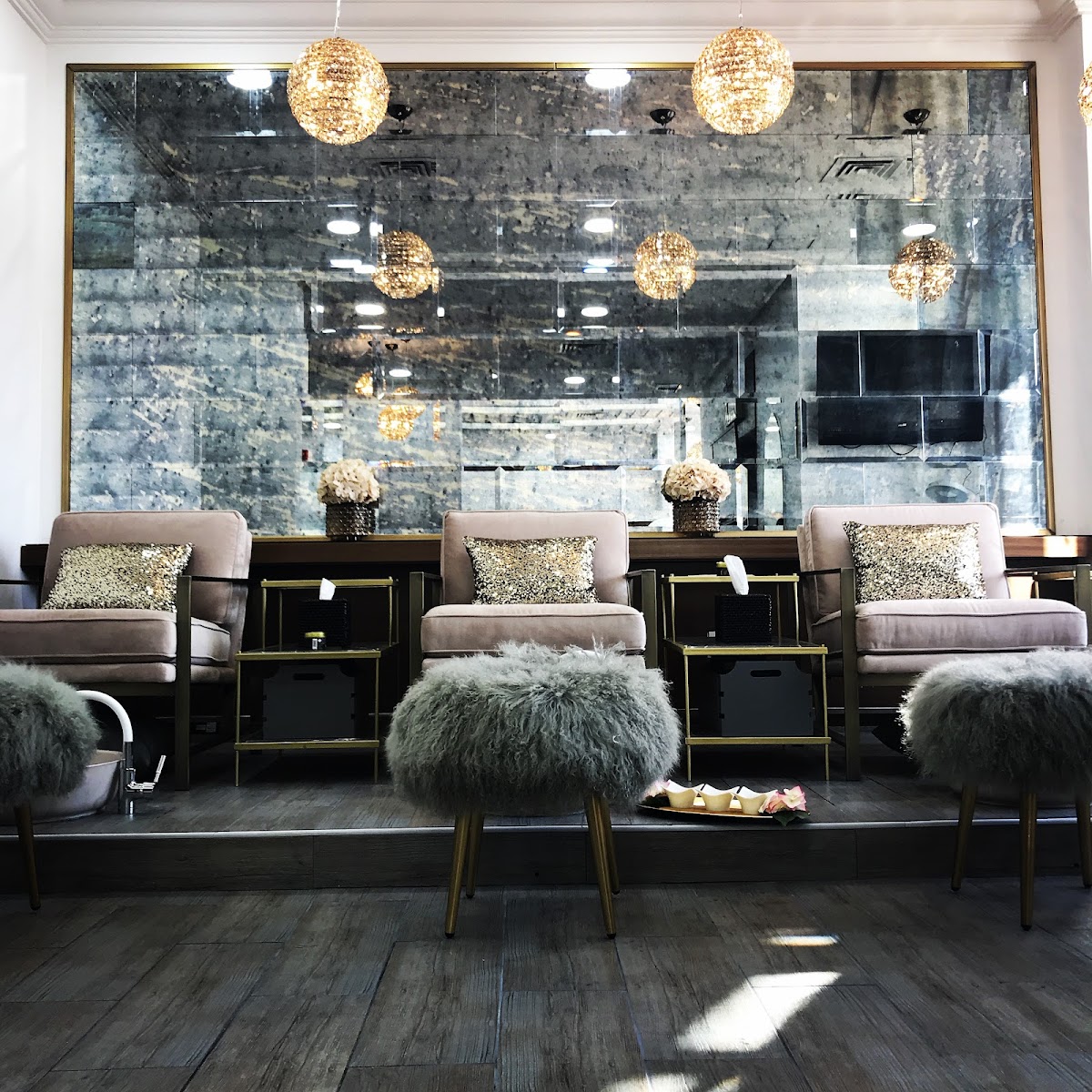 Beauty district salon for ladies