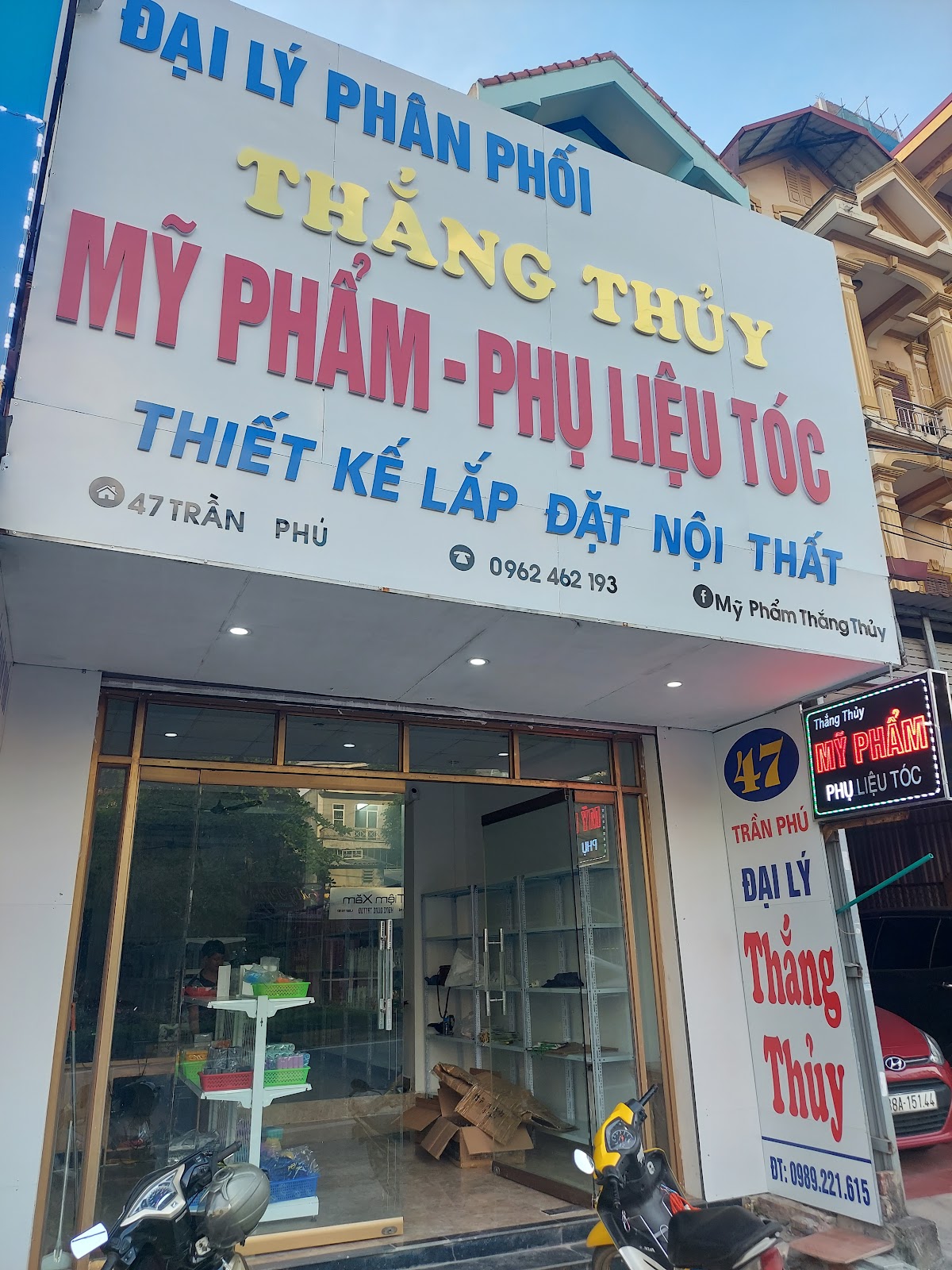 Cua hang my pham phu lieu nganh toc Thang Thuy