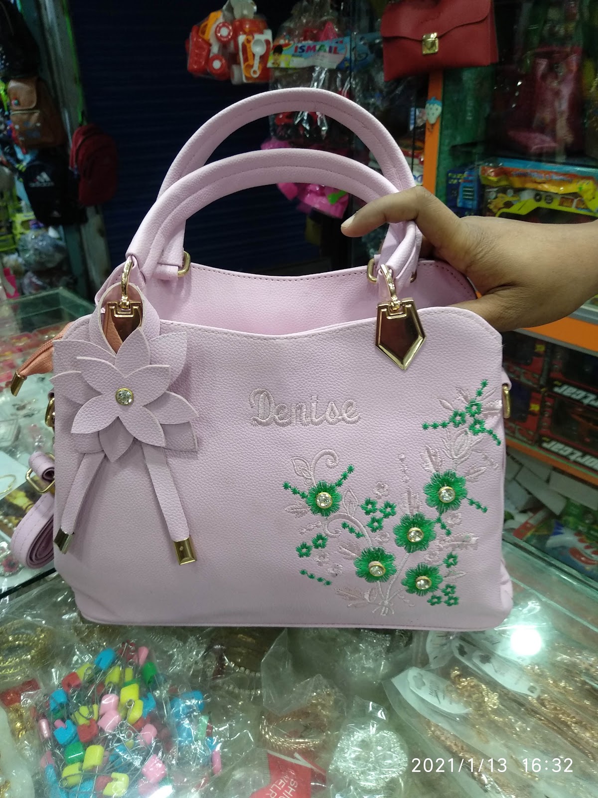 Master Cosmetics & Gift Corner