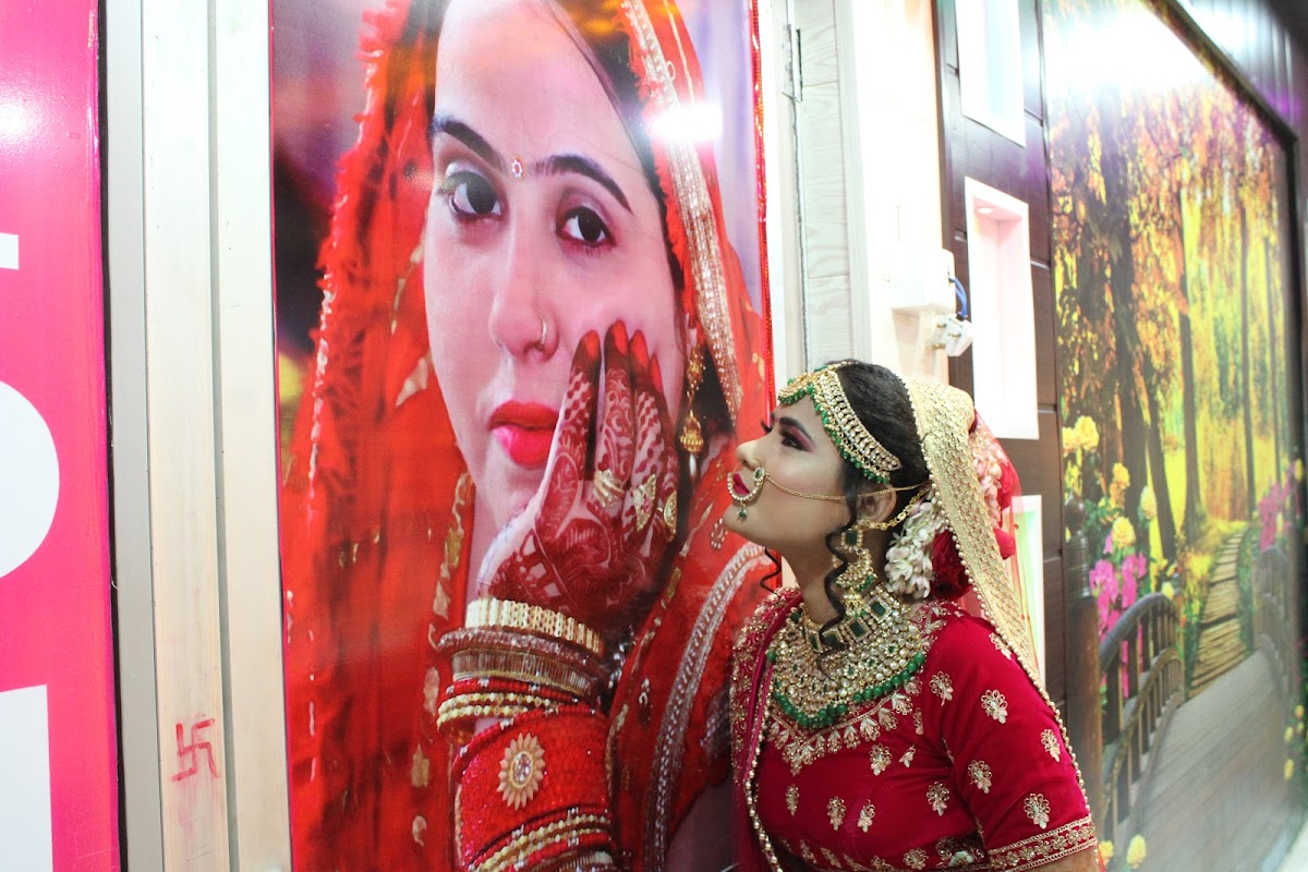 Saloni Makeover & Beauty Parlour