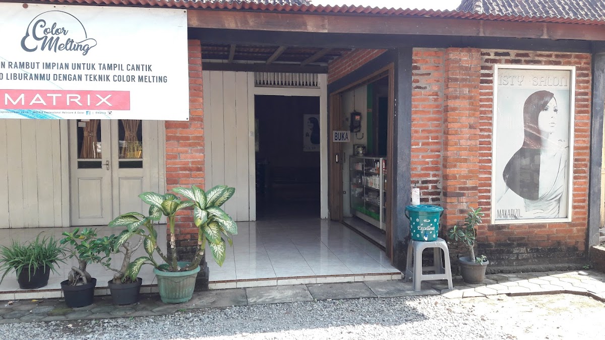 Isty Salon
