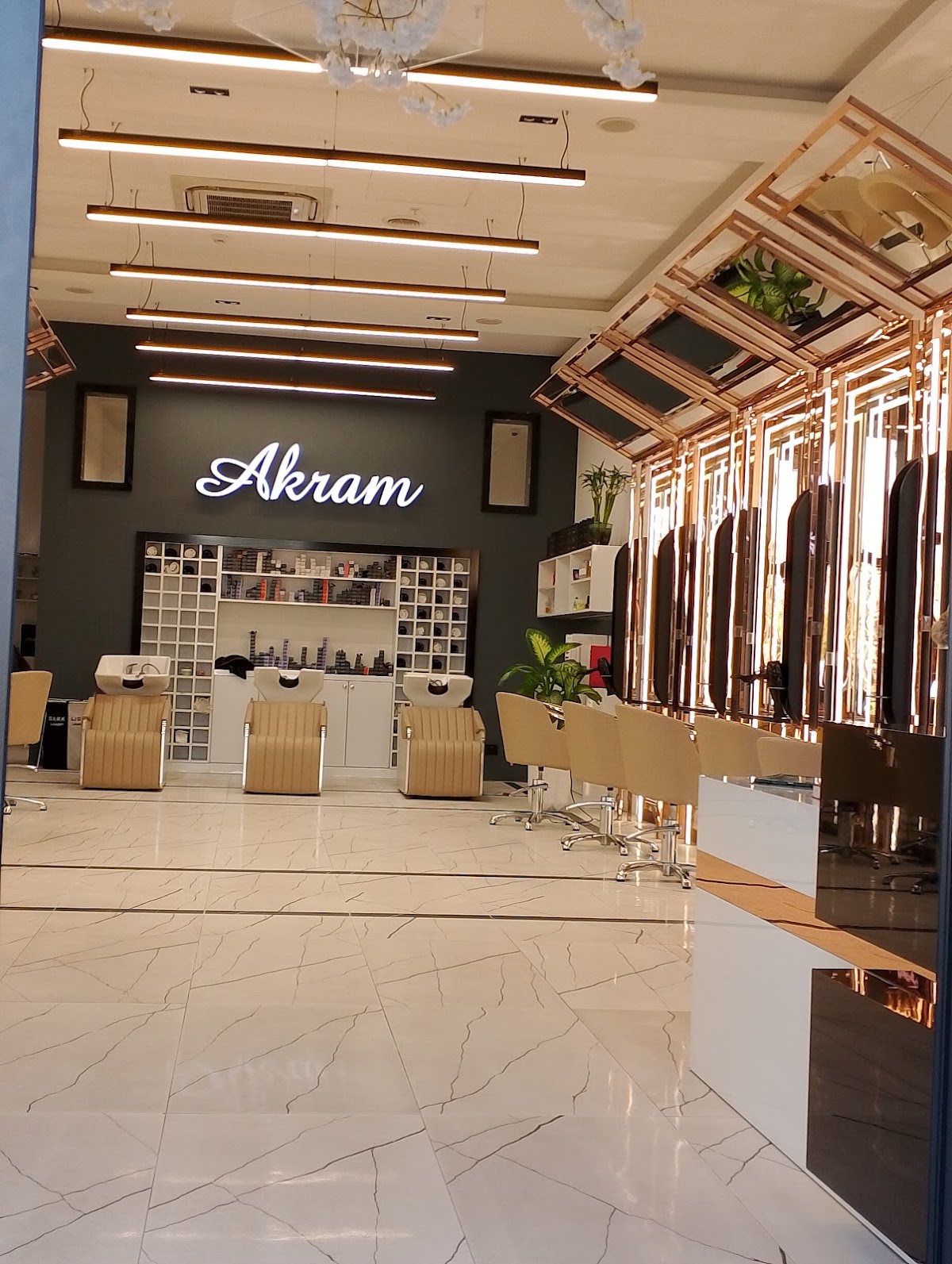 Salon Akram