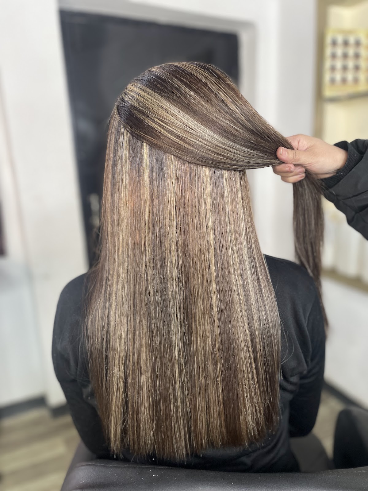 Stylish Beauty Salon By Azra