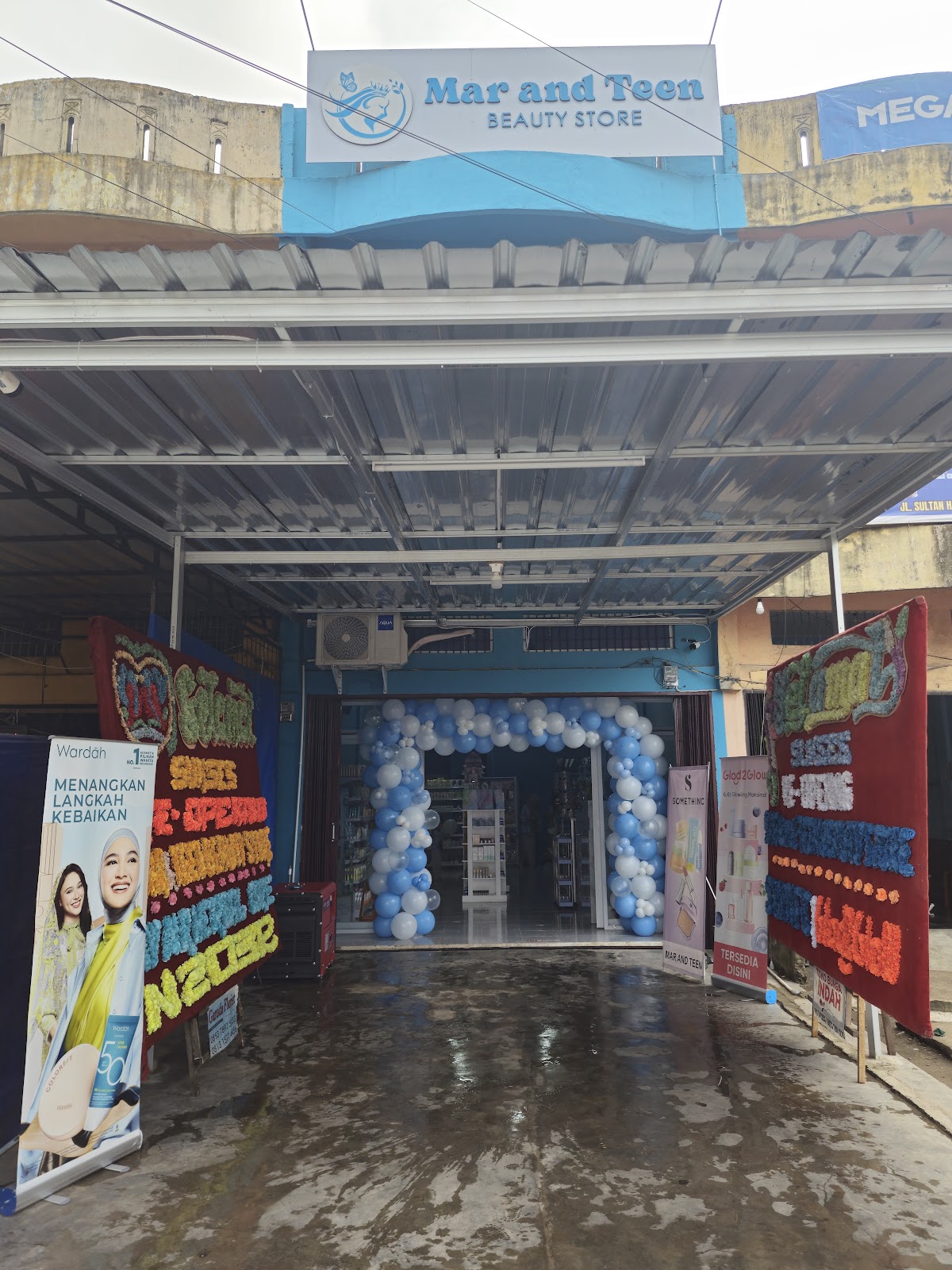 Mar and teen beauty store