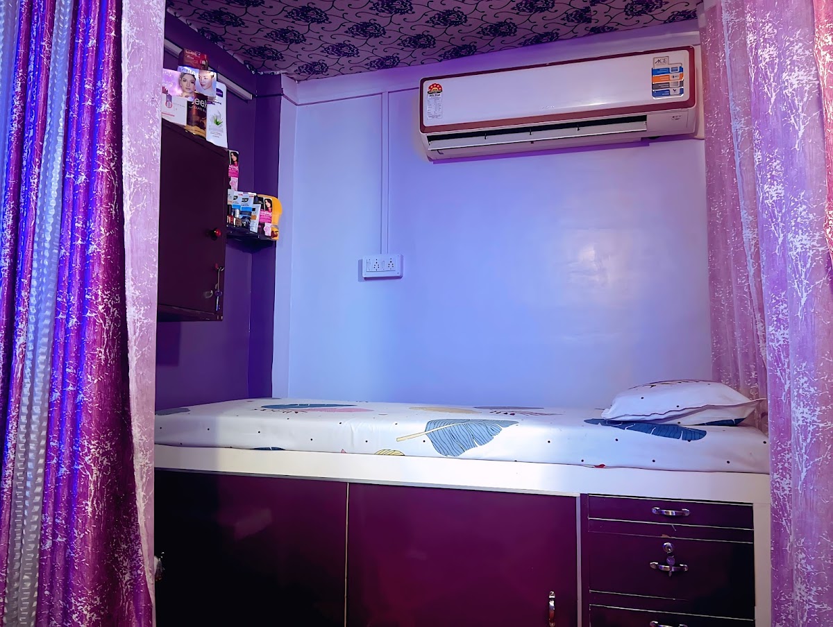 Amaira's Makeover Ladies Salon
