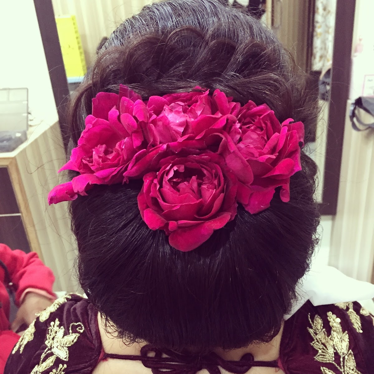 Roopam Beauty Salon