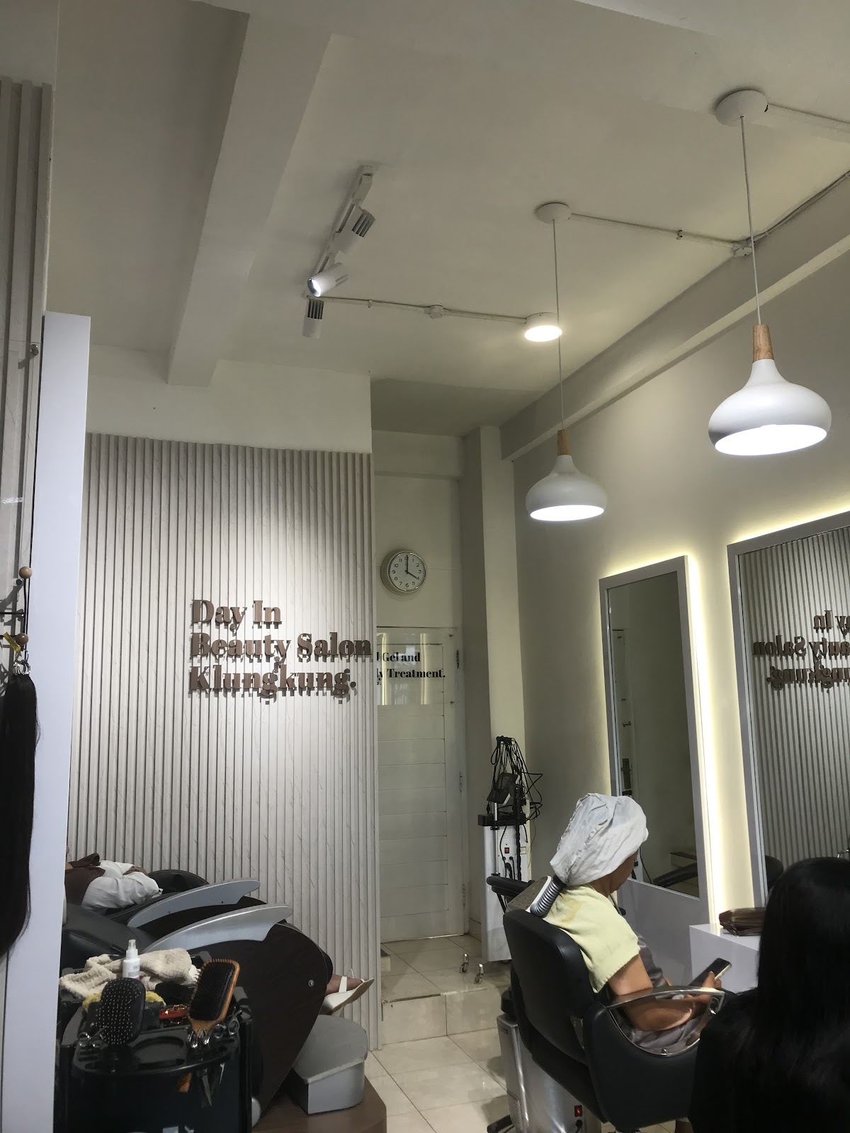 Day In Beauty Salon Klungkung