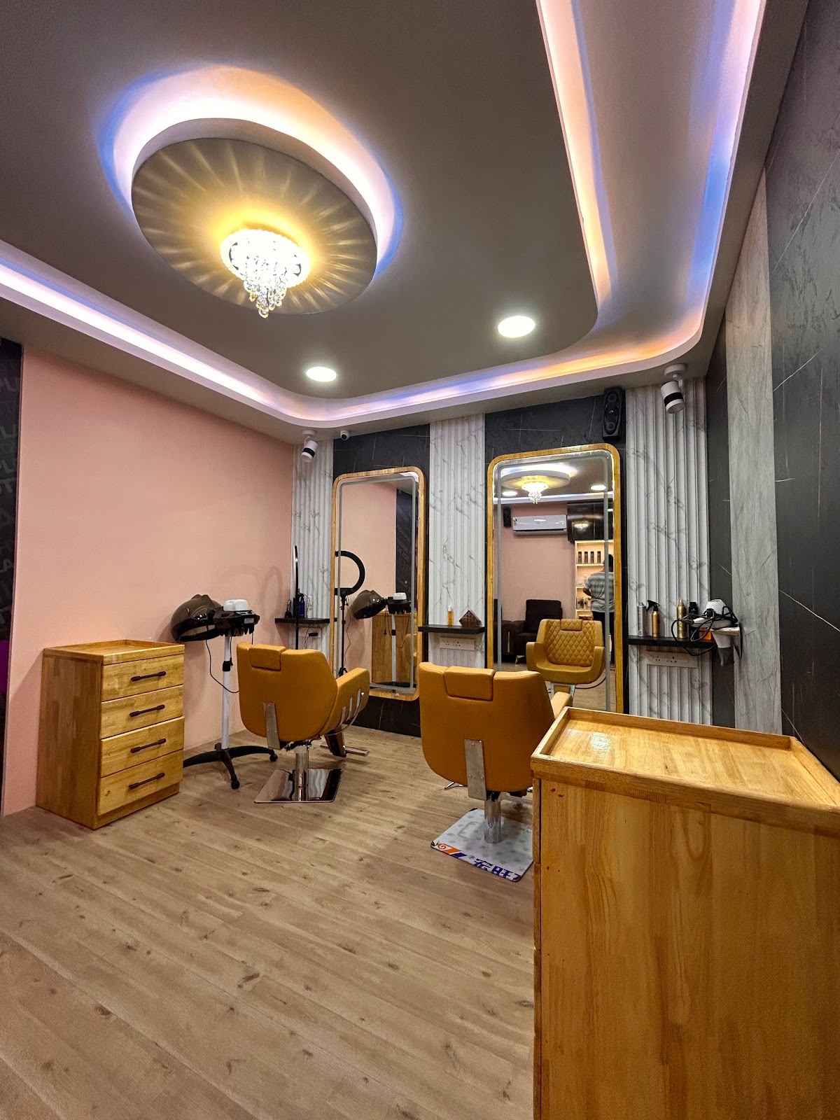 Beni Womens Beauty Parlour Salon
