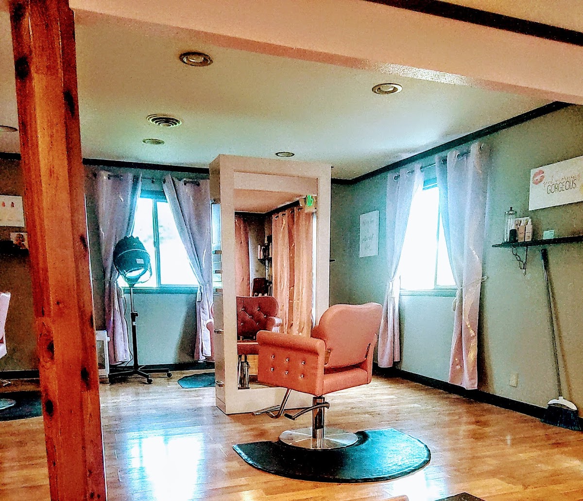 Gossip Lounge - A Beauty Salon