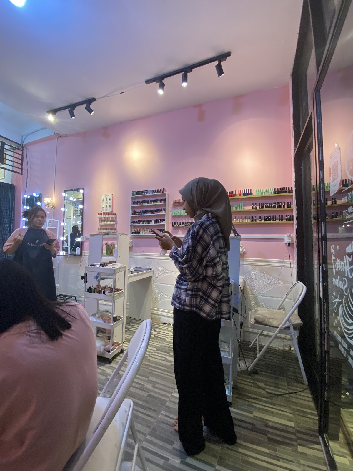 Salon Ester