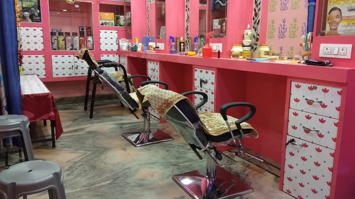 Fashion Beauty Parlour & Beauty Collection