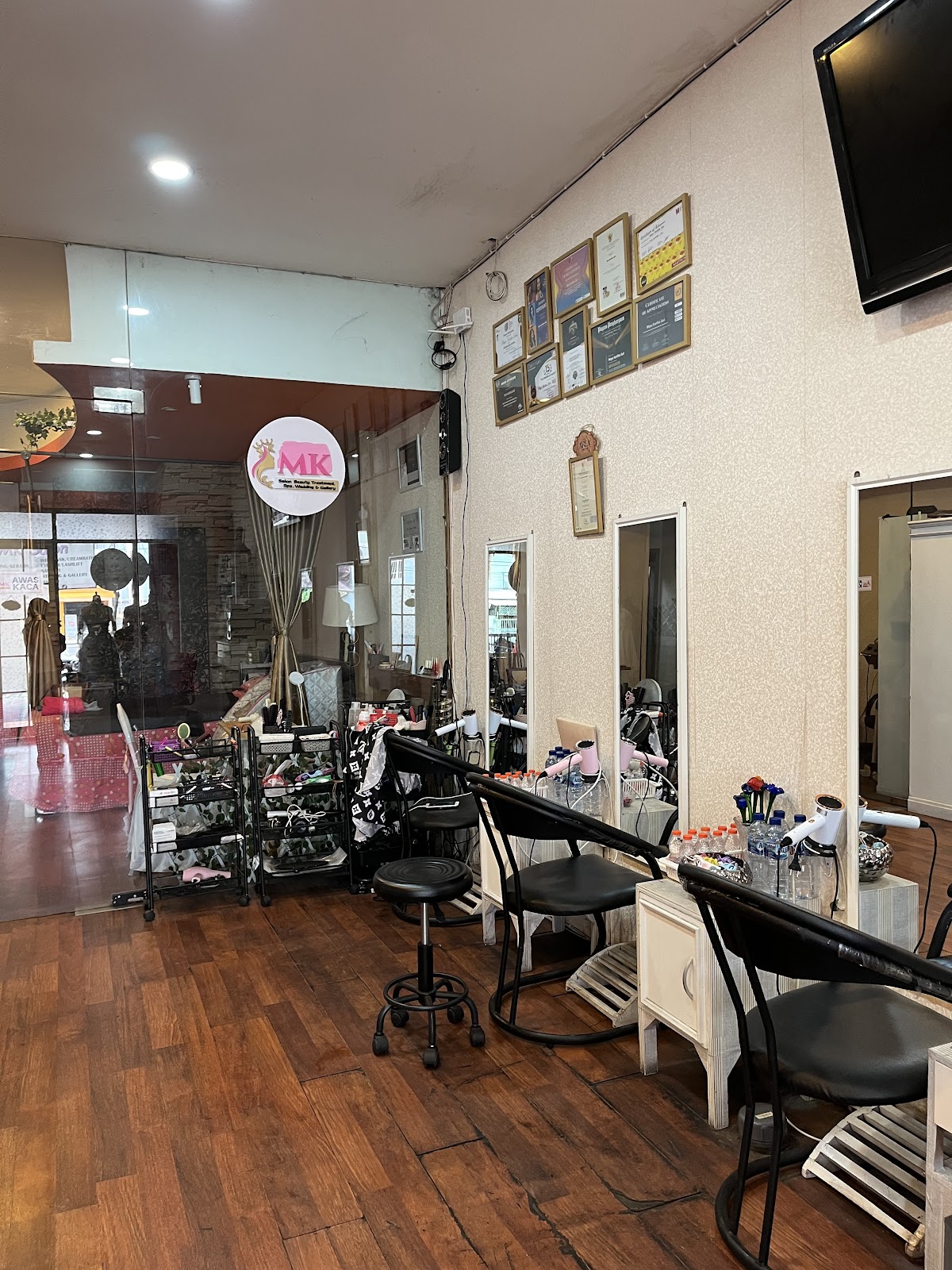 MK Salon Malang and Glossie Studio