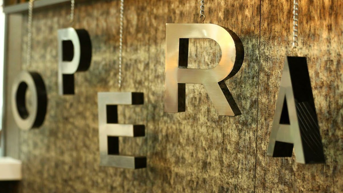 Opera Prime Salon