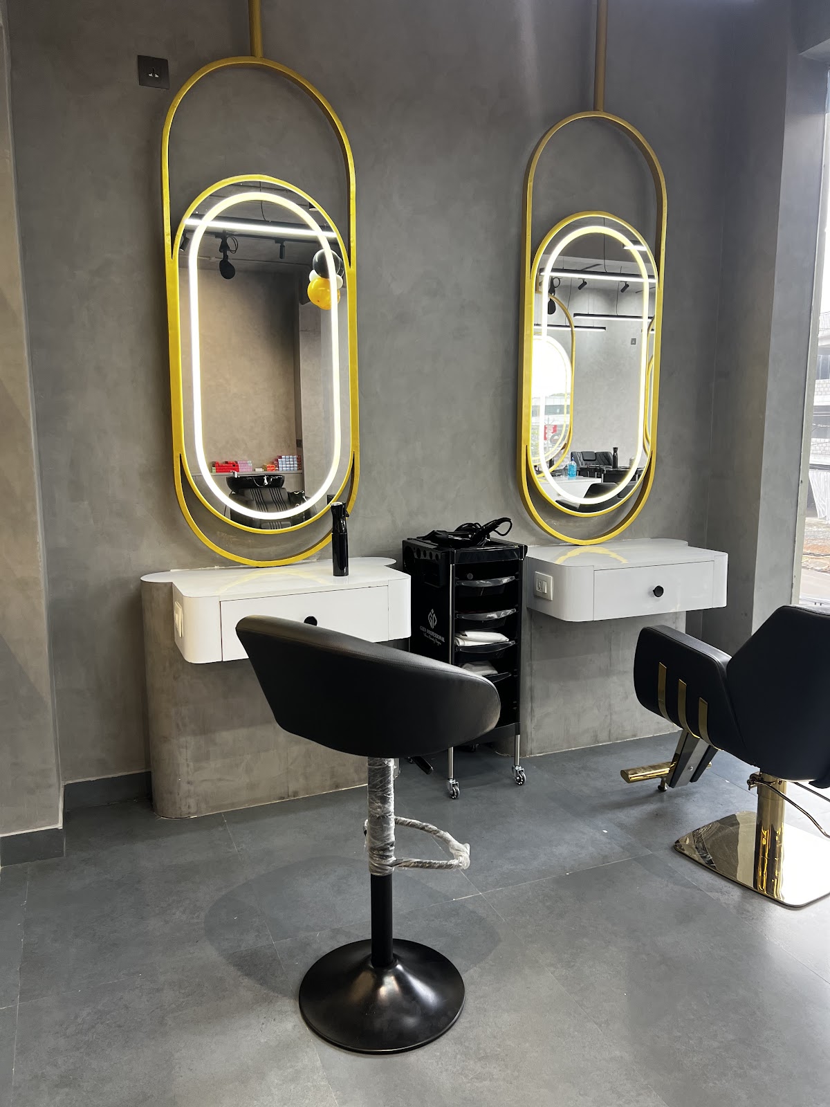 V Well Salon