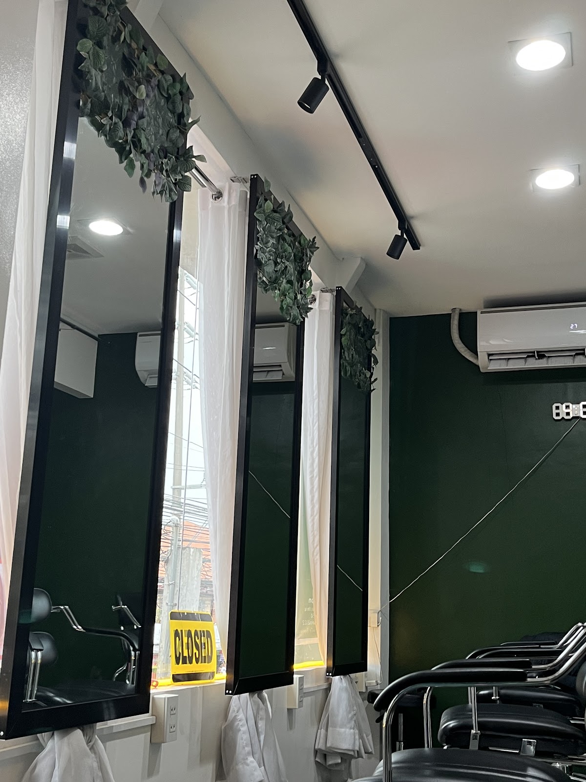 Green Room Salon