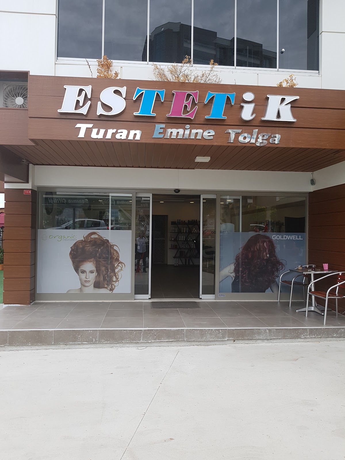 Manisa Kuafor ve Guzellik Merkezi Esra Yamal
