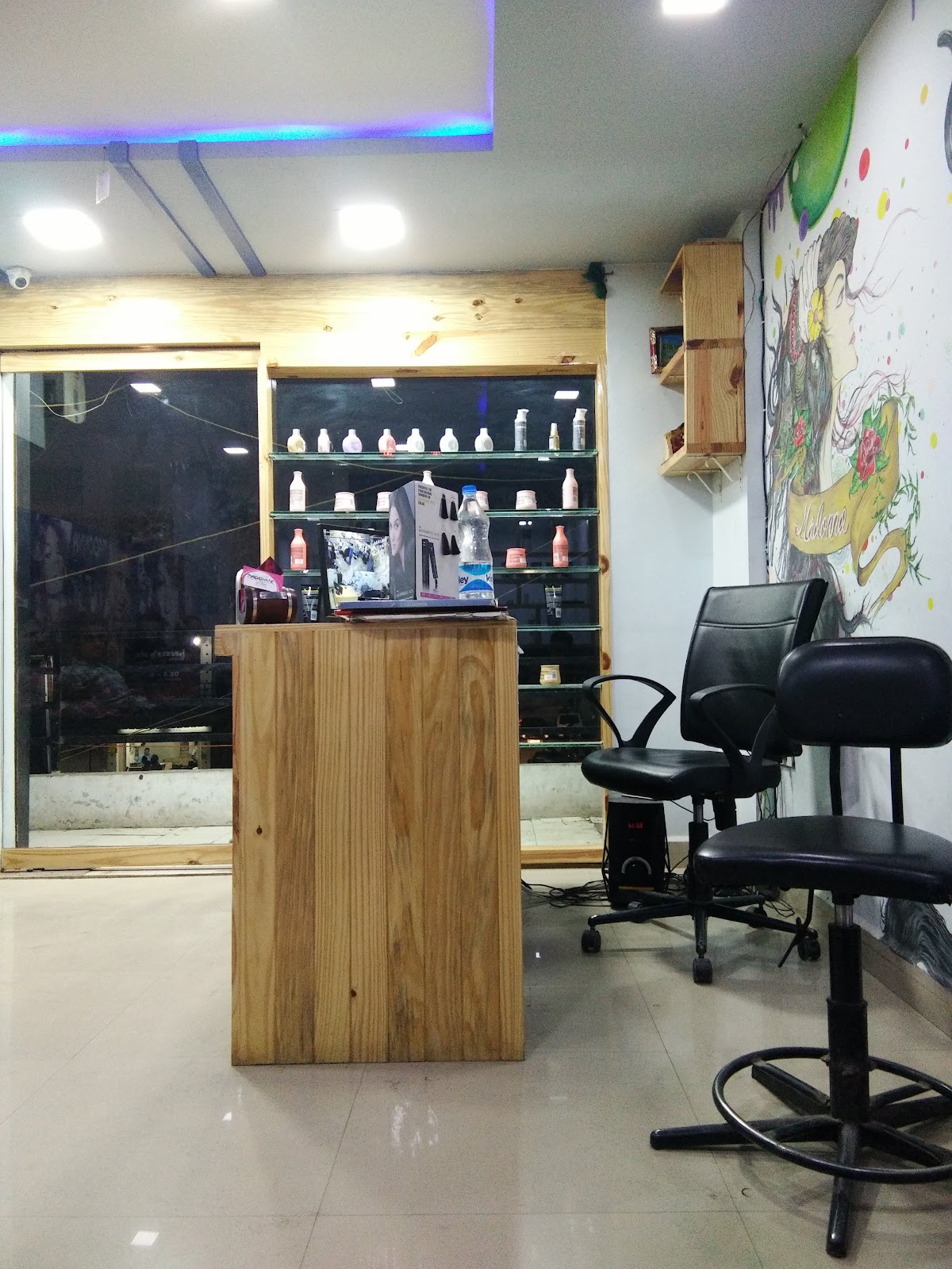 Mehra's Salon