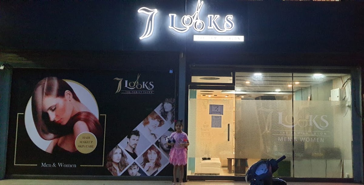 7 LOOKS Family Salon