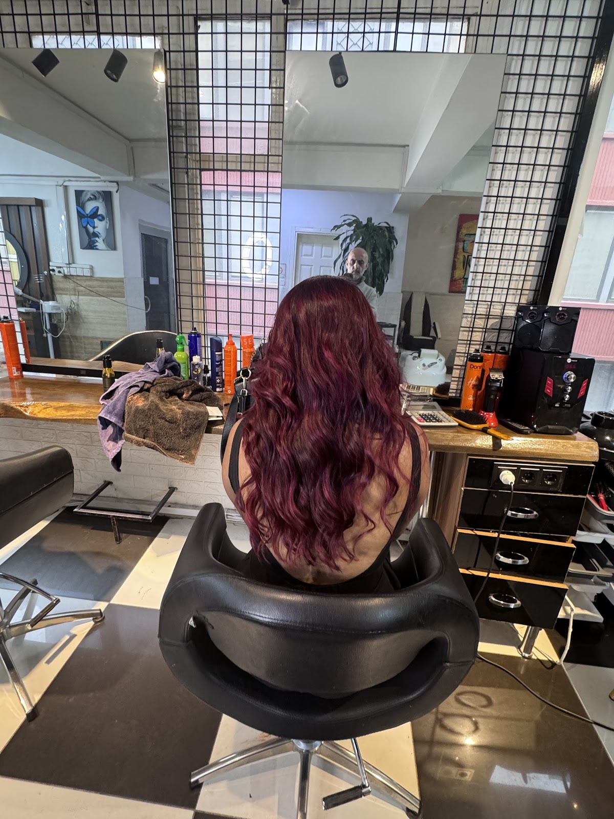 Follow Kuafor Taxim Hairdresser