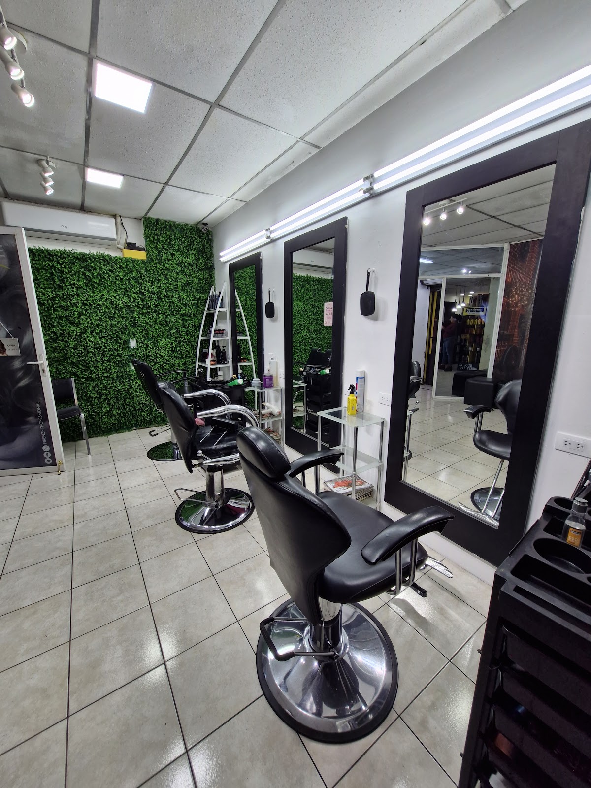 Maguie Salon