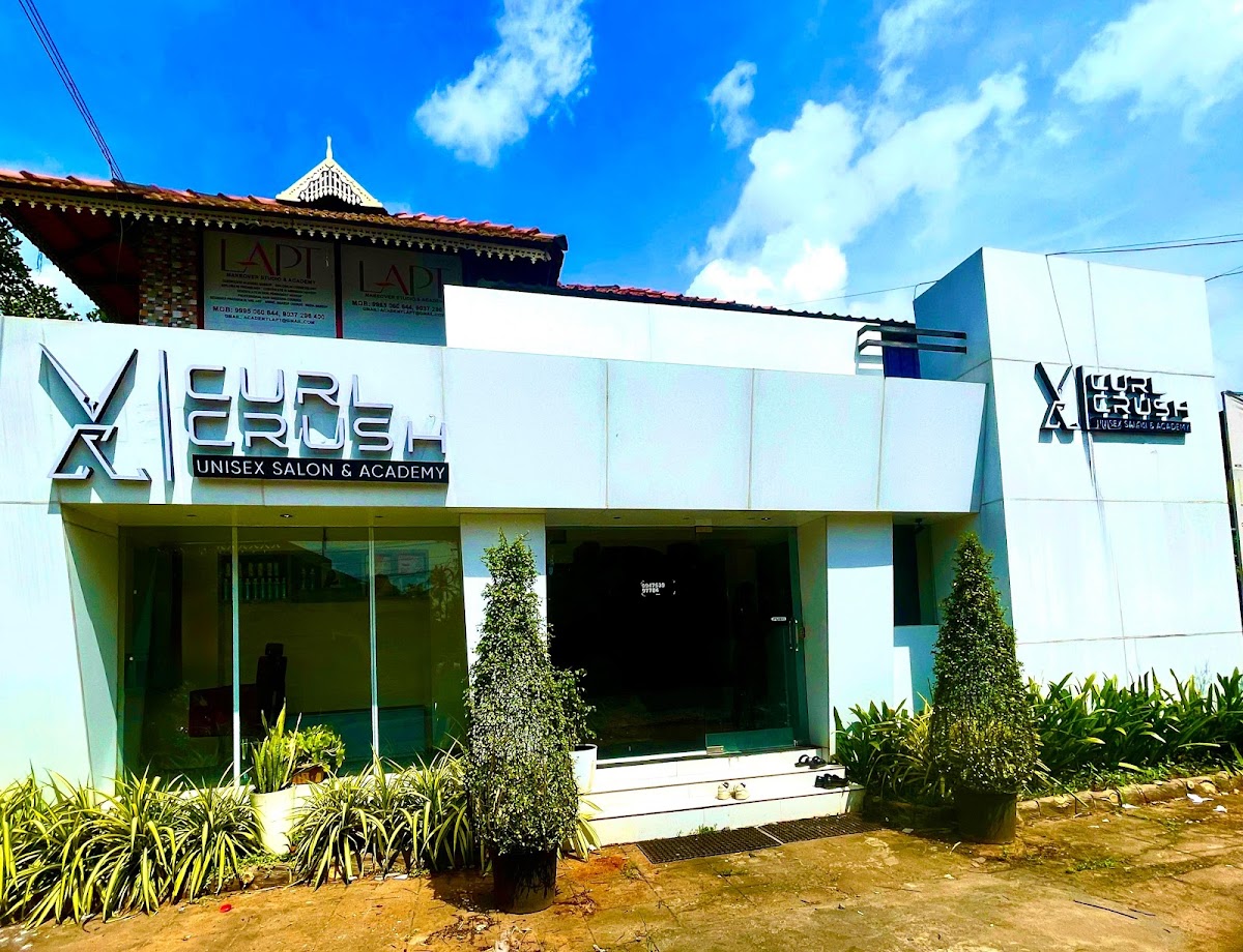 Curl Crush - Unisex Salon & Academy Pattambi