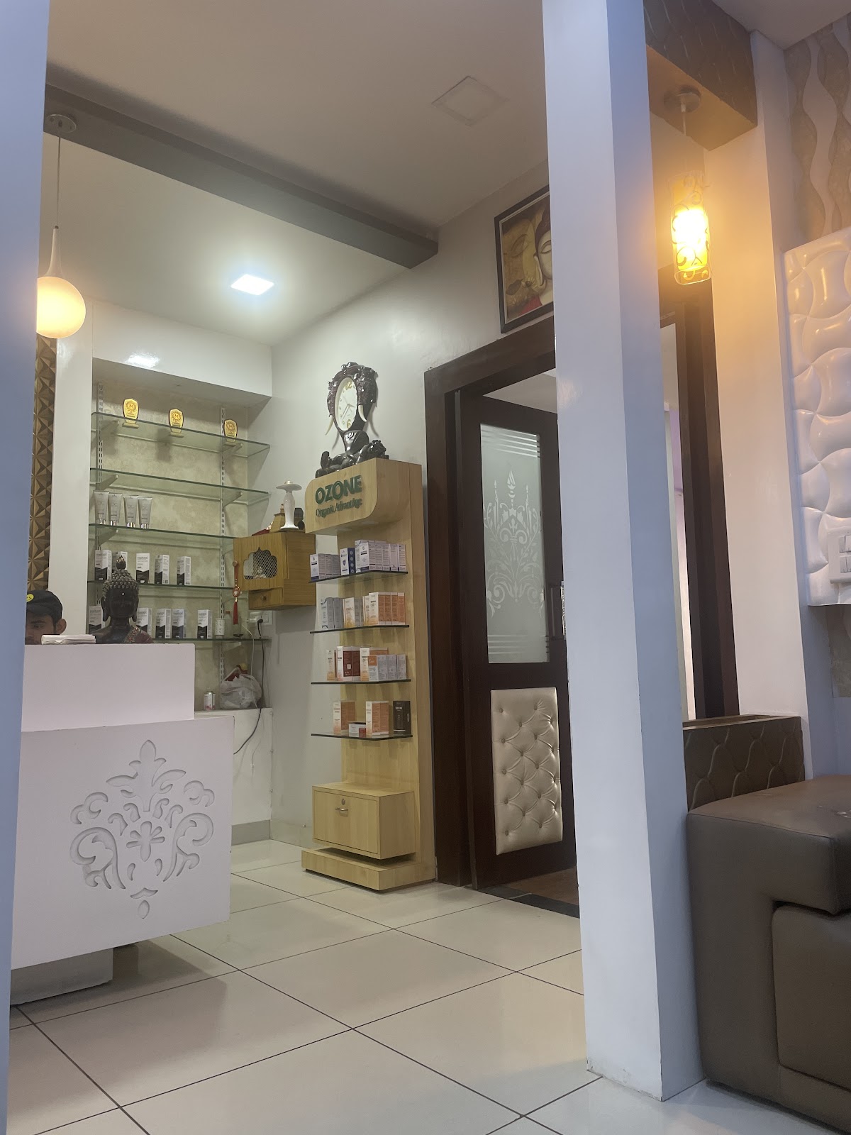 Dr. Maan's Salon