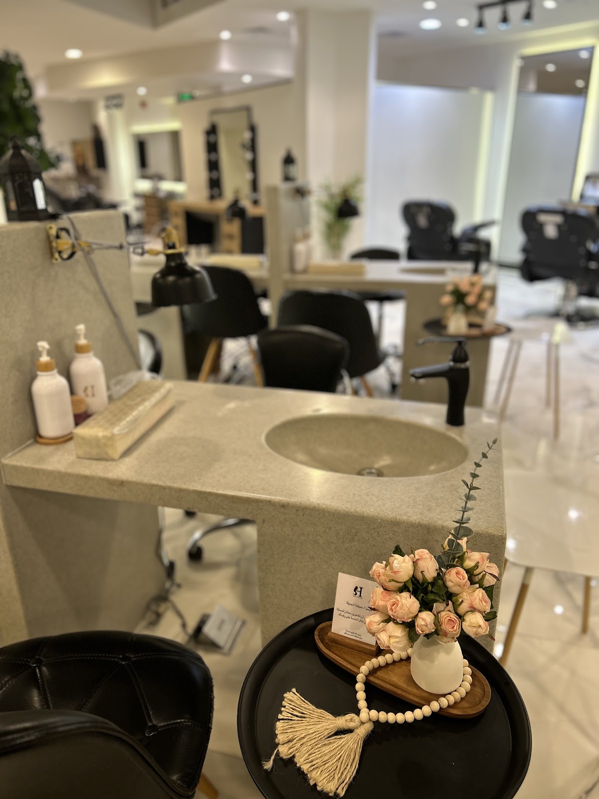 Hanan Alanaqa Salon