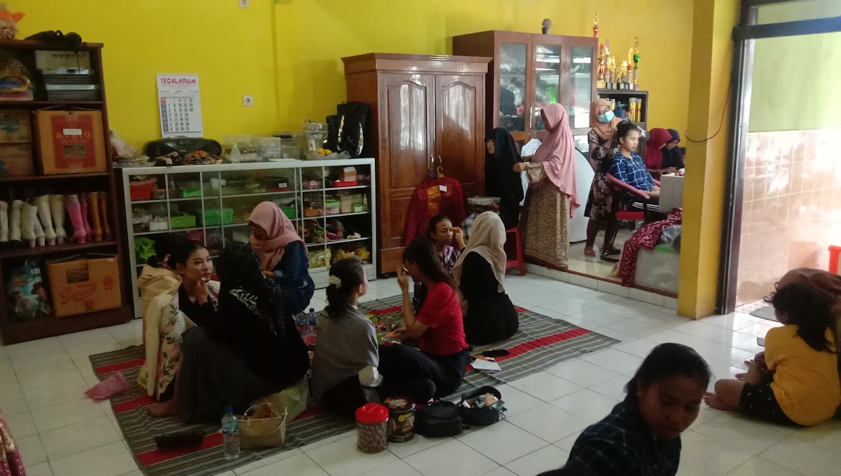 Wulandari Sanggar Tari, Rias Pengantin, Persewaan Baju