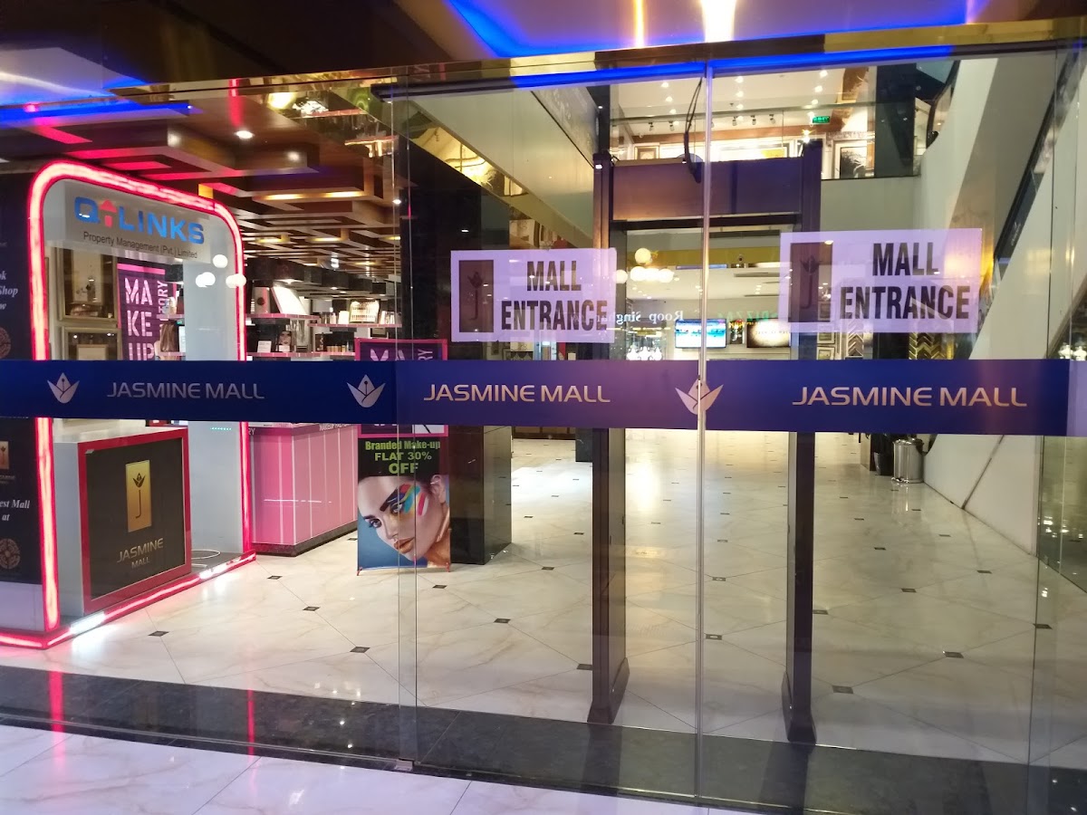 MakeUp Factory Store Bahria