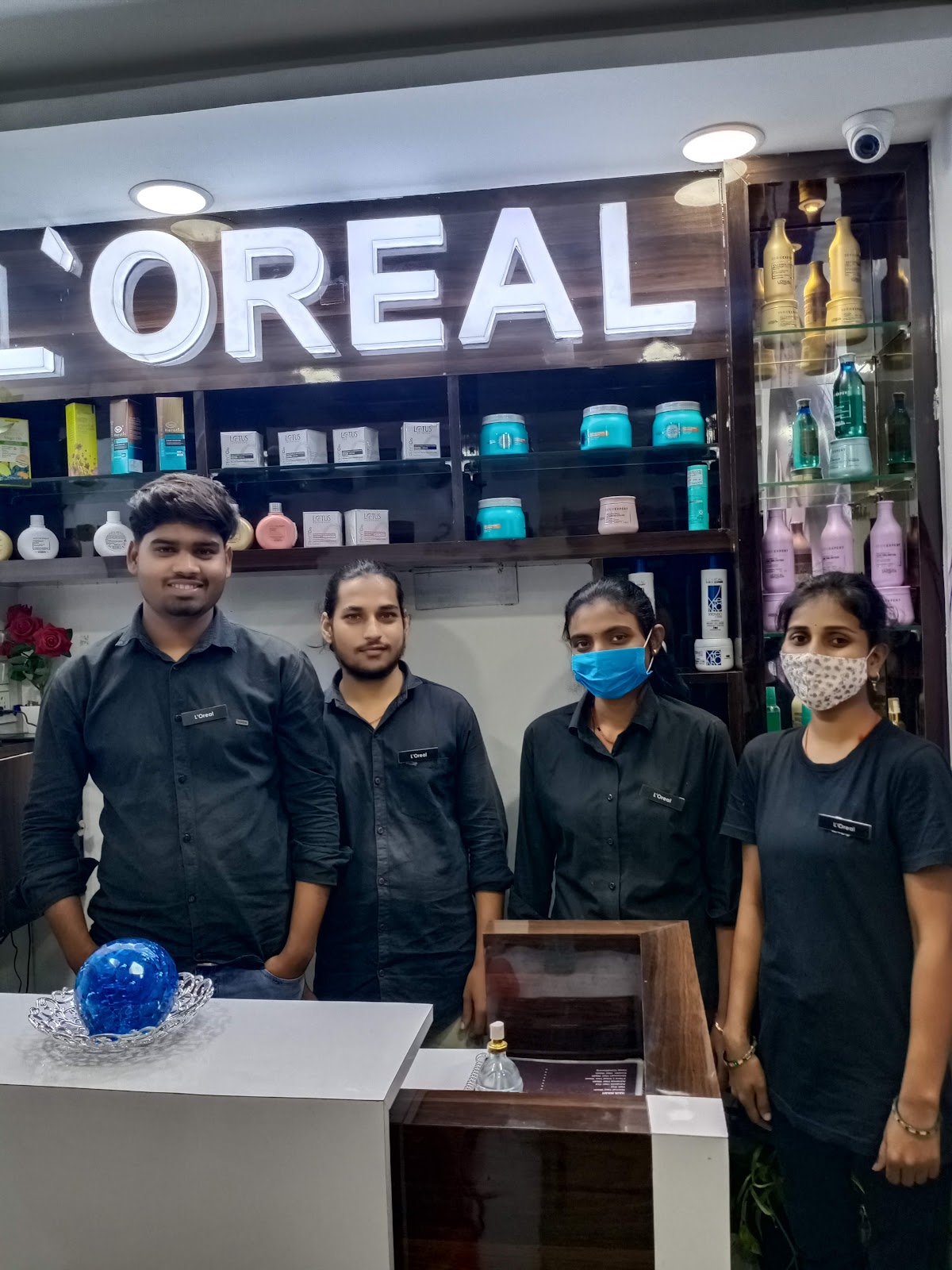 The L'Oreal Unisex Salon