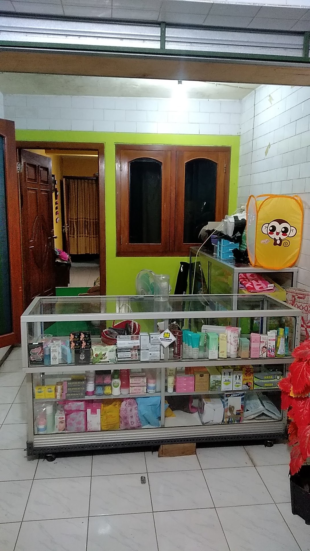 ALMIRA_BEAUTYSHOP
