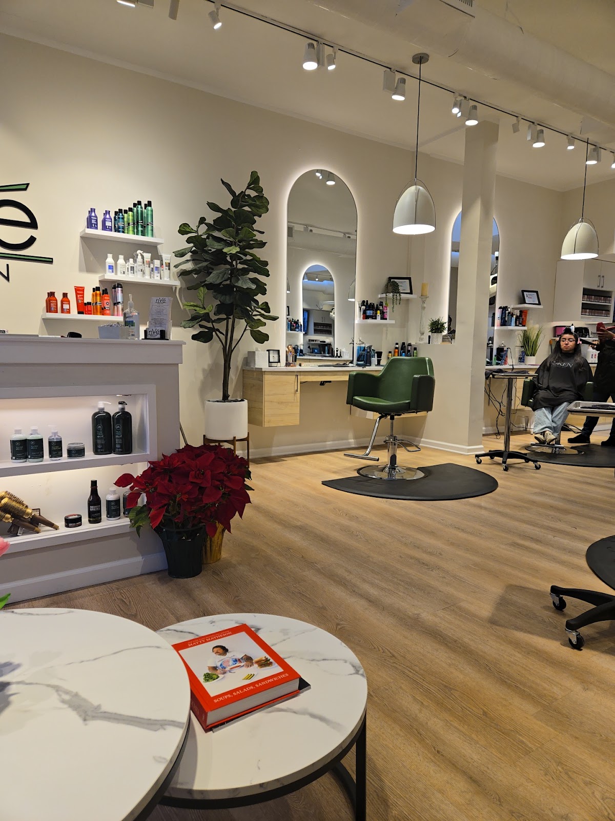 nVe Salon