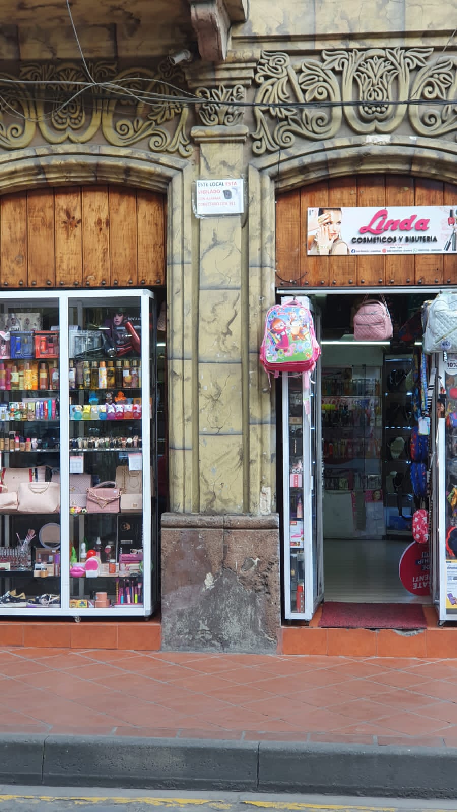 LINDA Cosmeticos y bisuteria